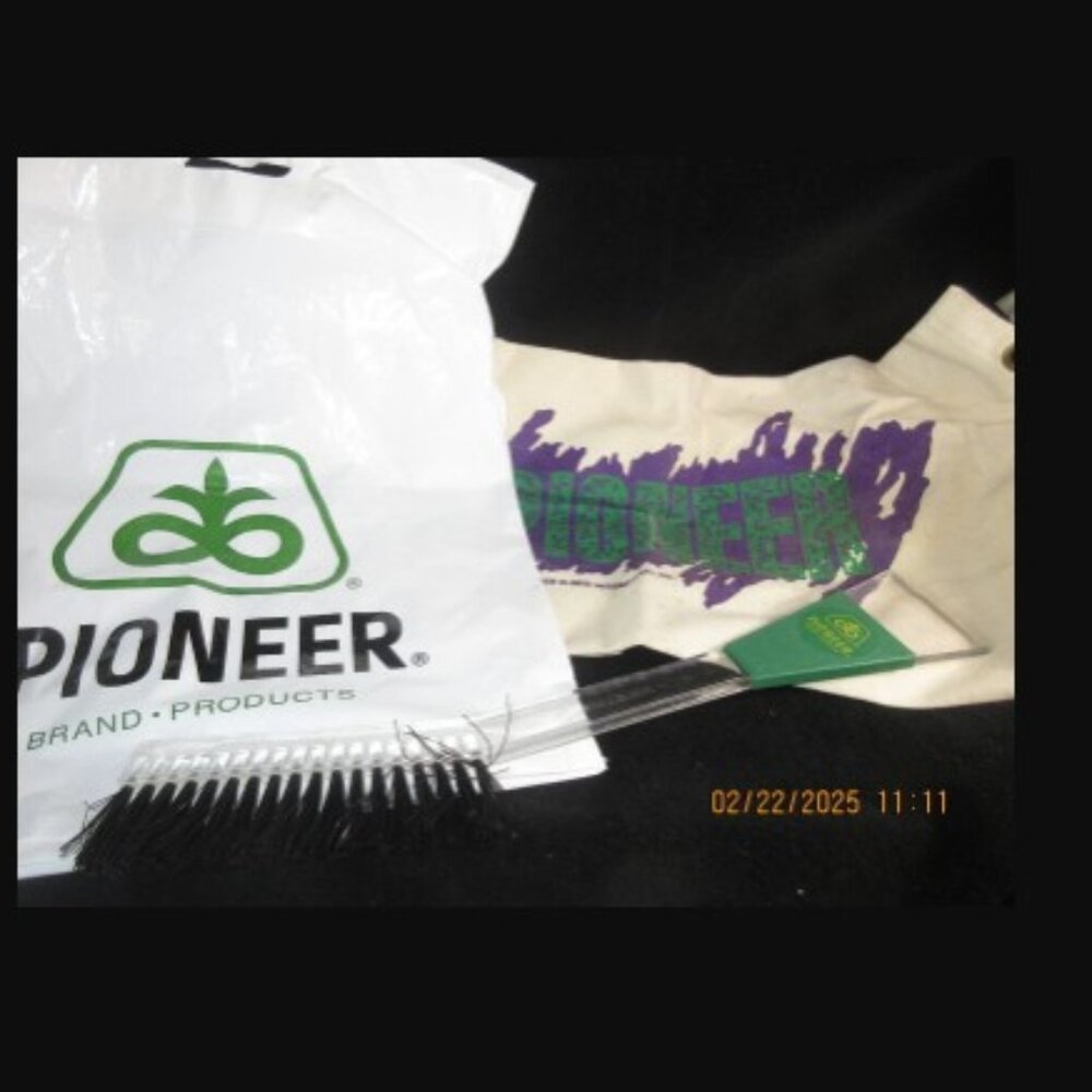 Vintage Pioneer Seed 3 items: Ice Scrapper/Snow Brush, Plastic Bag, Canvas Bag